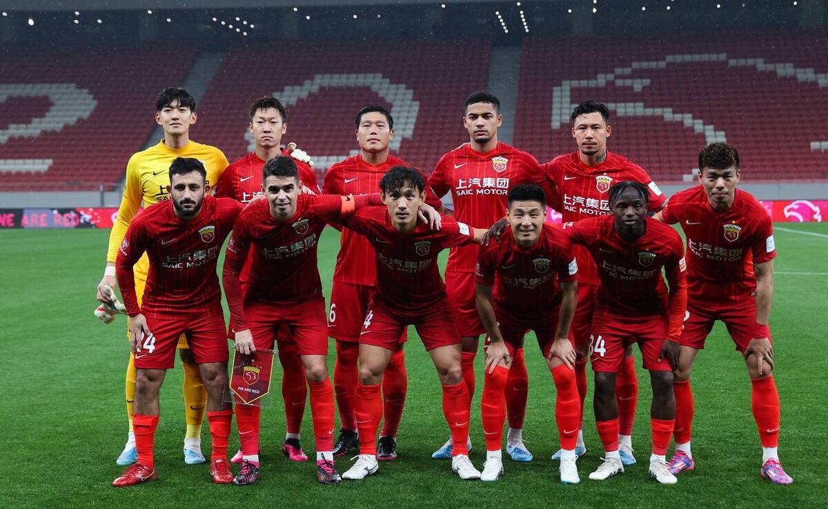 英超第14轮，阿森纳主场2-1战胜狼队。